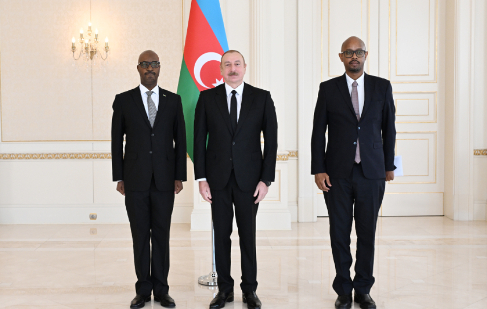 Prezident İlham Əliyev Ruandanın Azərbaycanda yeni təyin olunmuş səfirinin etimadnaməsini qəbul edib