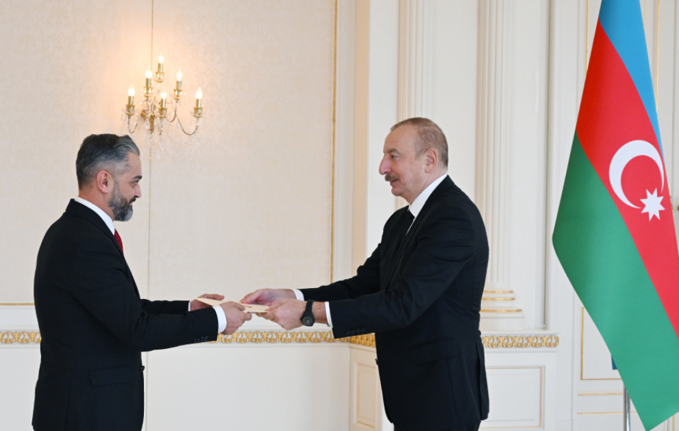 Le président de la République reçoit les lettres de créance du nouvel ambassadeur d’Albanie