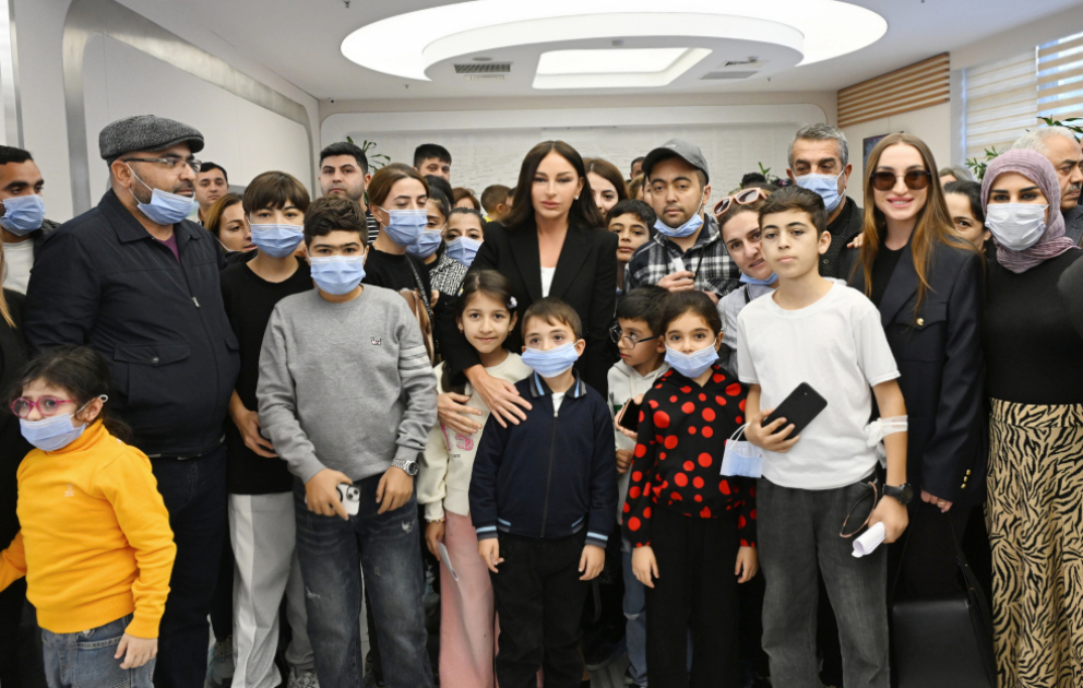 La première vice-présidente Mehriban Aliyeva visite le Centre de thalassémie