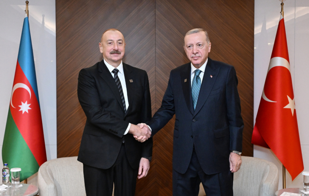 Le président azerbaïdjanais rencontre son homologue turc à Bichkek