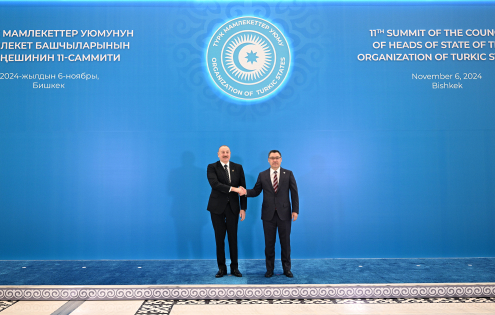 Präsident Ilham Aliyev nimmt am 11. Gipfeltreffen der Staatschefs der Organisation Türkischer Staaten in Bischkek teil