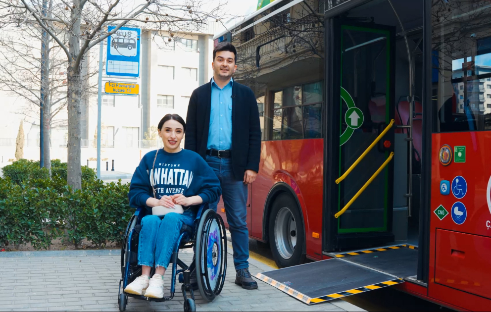 Fiziki məhdudiyyətli sərnişinlər “BakuBus”-dan necə istifadə etməlidir?