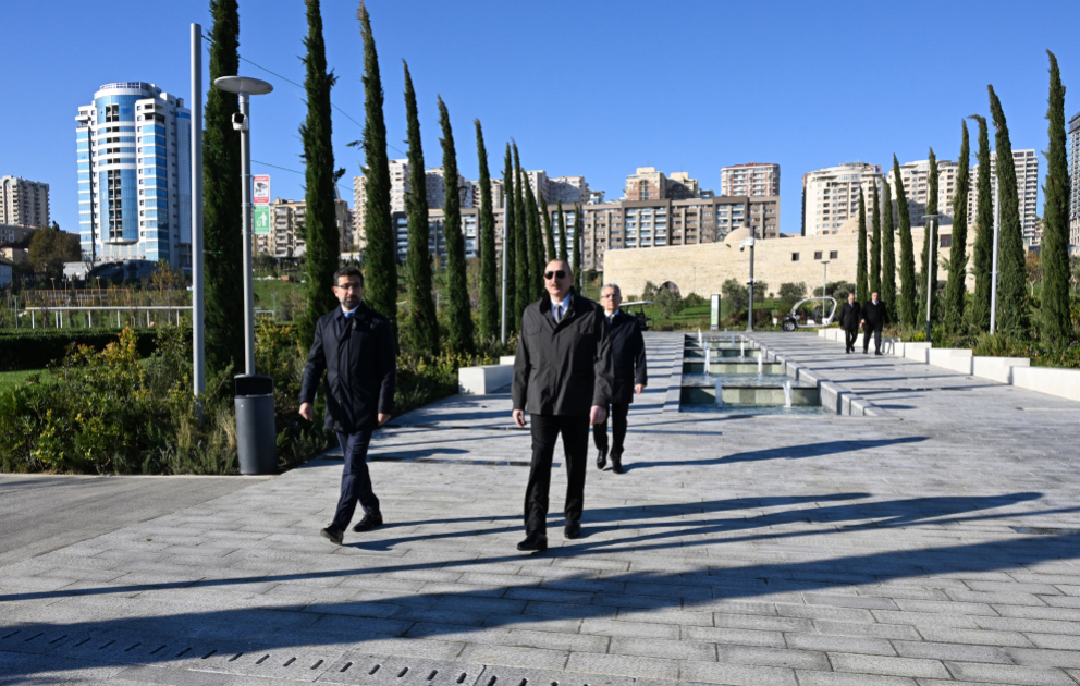 Präsident Ilham Aliyev weiht dritten Abschnitt von Central Park in Baku ein