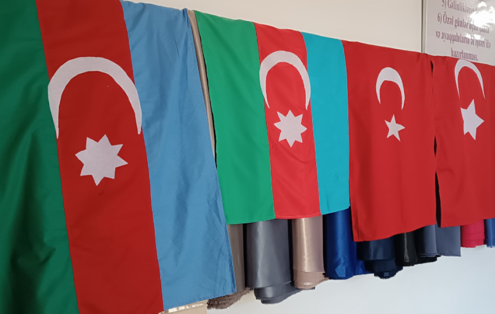Bayraq tikən dərzilər Vətən müharibəsi günlərində də dayanmadan işləyiblər REPORTAJ