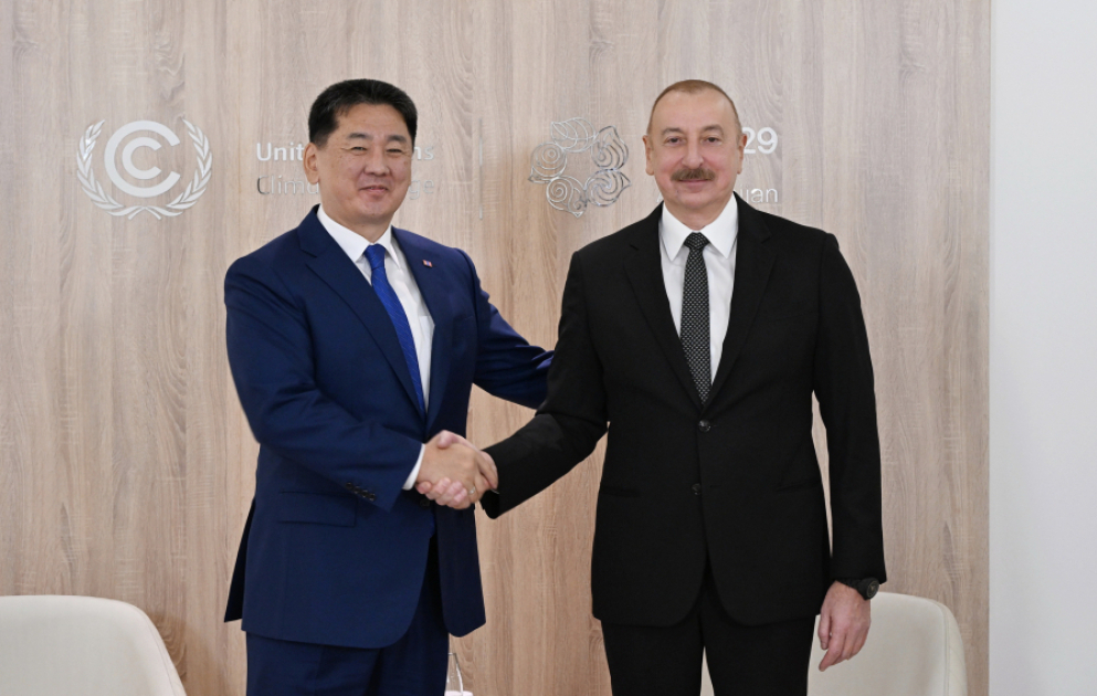 Präsident Ilham Aliyev trifft sich mit seinem mongolischen Amtskollegen