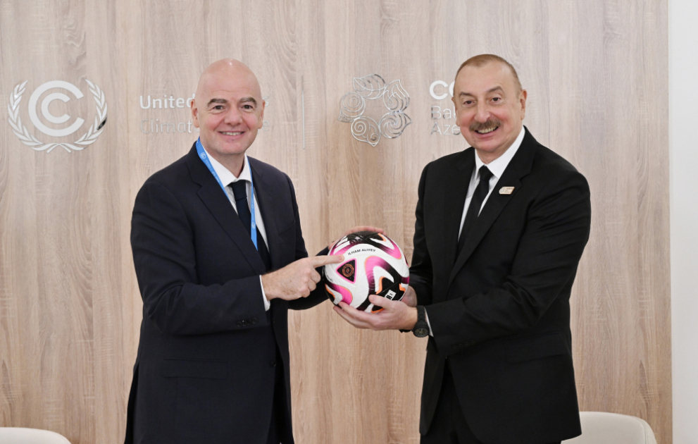 Präsident Ilham Aliyev trifft sich mit FIFA-Präsident Gianni Infantino