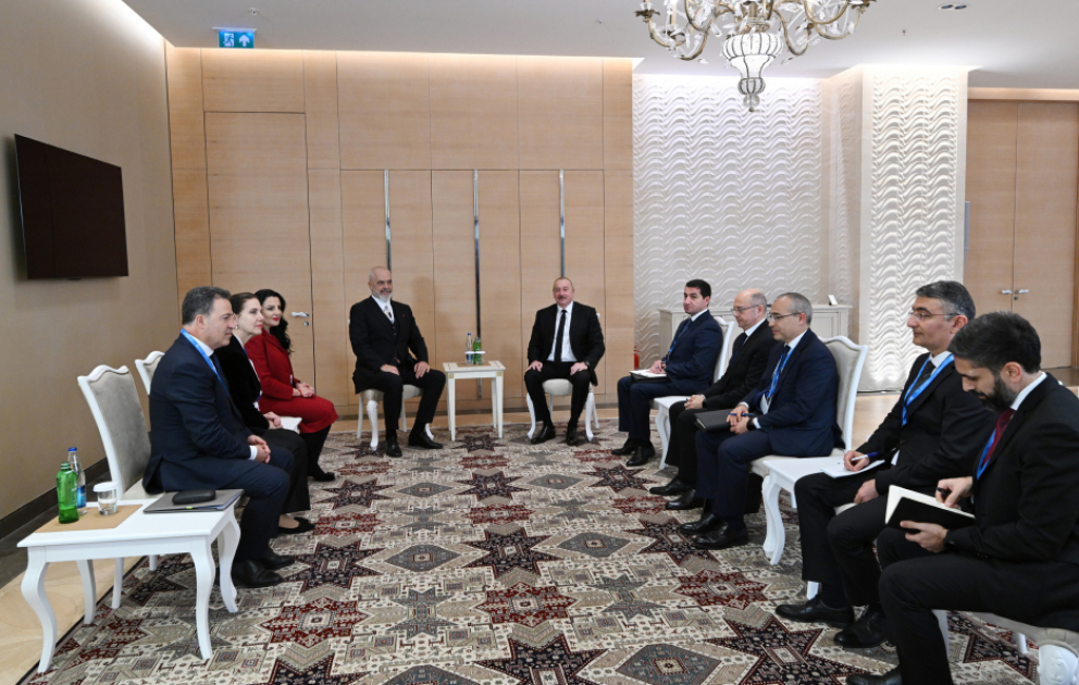 Präsident Ilham Aliyev trifft sich mit Albaniens Premierminister
