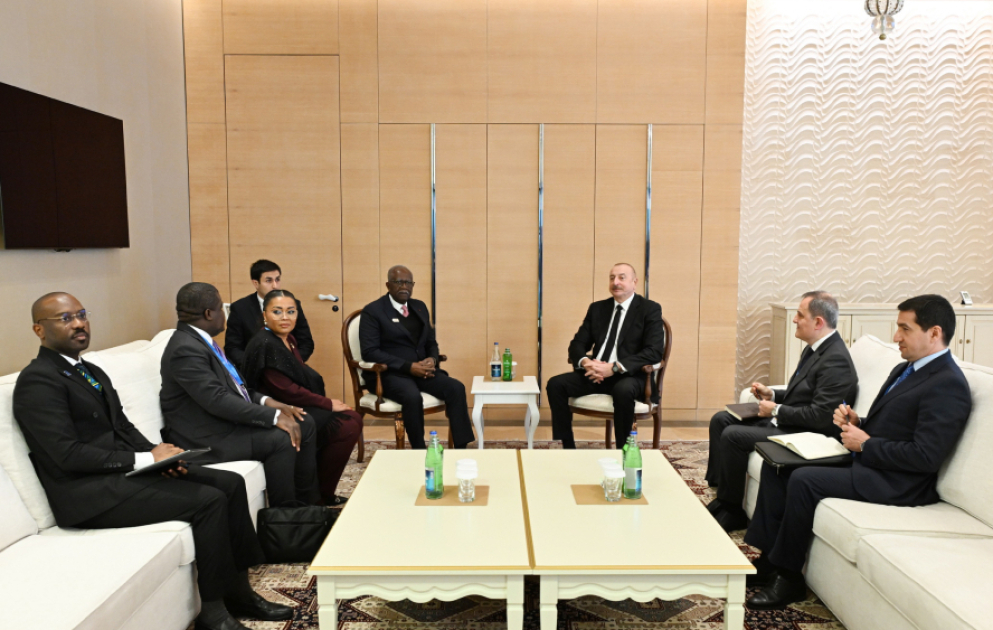 Präsident Ilham Aliyev trifft den Vizepräsidenten der Republik Gabun