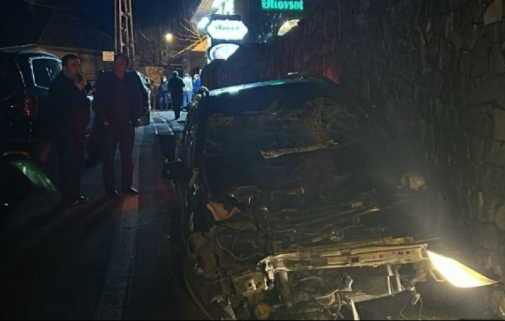 Şəkidə minik avtomobili motosikletlə toqquşub, iki nəfər ölüb