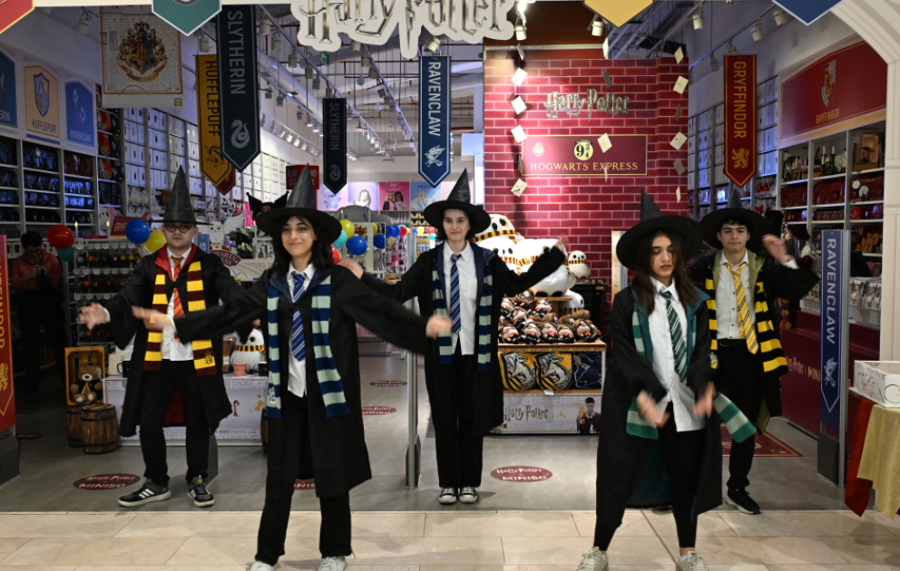 ® MINISO brendi Bakıda Harri Potter məhsullarının ilk satış günü təqdimatına dair tədbir keçirib