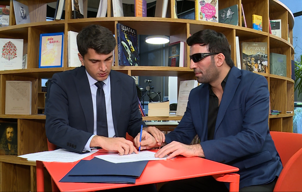 Gözdən əlilliyi olan şəxslər üçün icra olunan “Sosial notlar” layihəsi iştirakçılarına aktivlər verilib