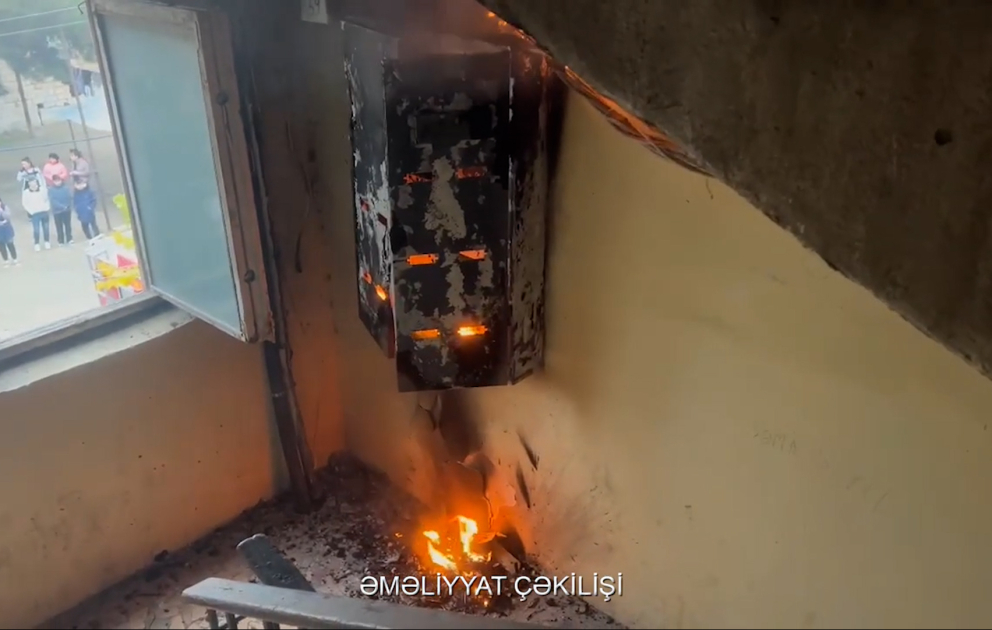 Sumqayıtda beşmərtəbəli yaşayış binasında yanğın olub