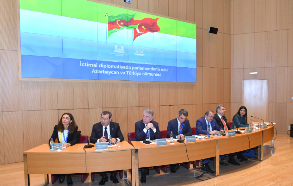 “İctimai diplomatiyada parlamentlərin rolu: Azərbaycan və Türkiyə nümunəsi” mövzusunda dəyirmi masa təşkil olunub