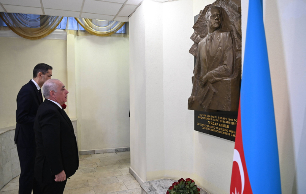 Baş nazir Əli Əsədov Moskvada Ümummilli Lider Heydər Əliyevin xatirəsini ehtiramla yad edib
