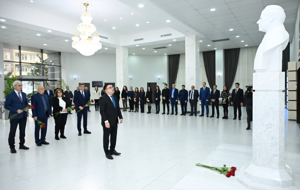 Les collaborateurs de l’AZERTAC rendent hommage à la mémoire du Leader national