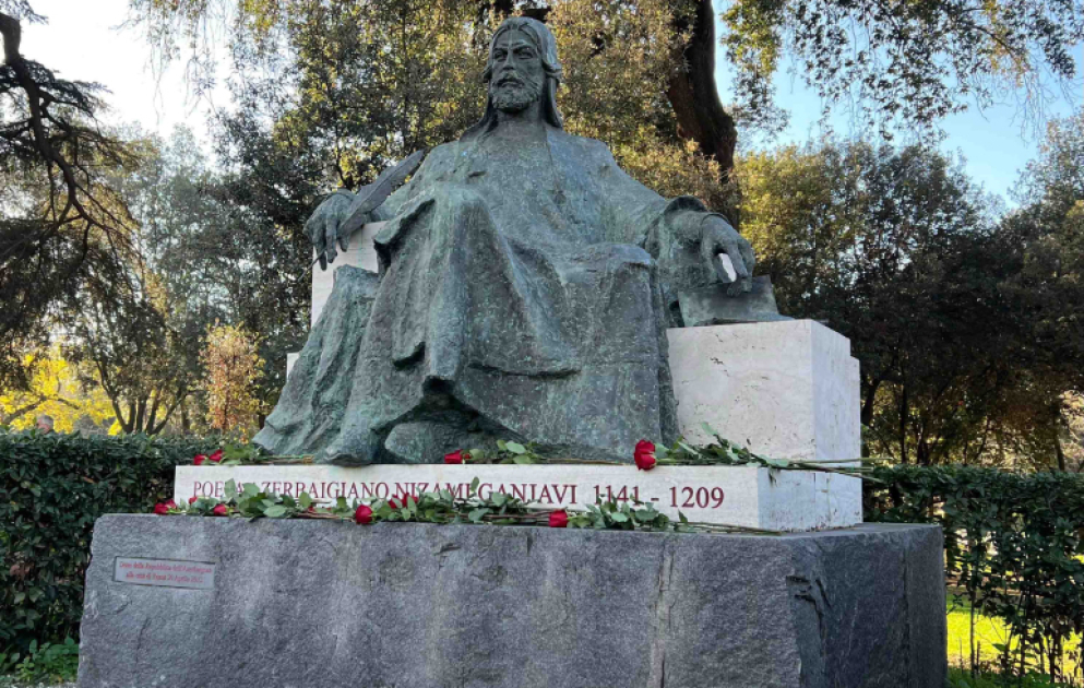 Azərbaycan nümayəndə heyəti Romada Nizami Gəncəvinin abidəsini ziyarət edib