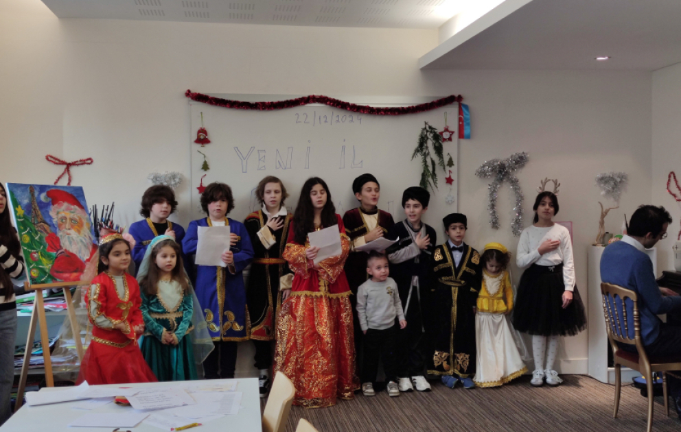 Новогодний праздник в школе «Натаван» в Париже