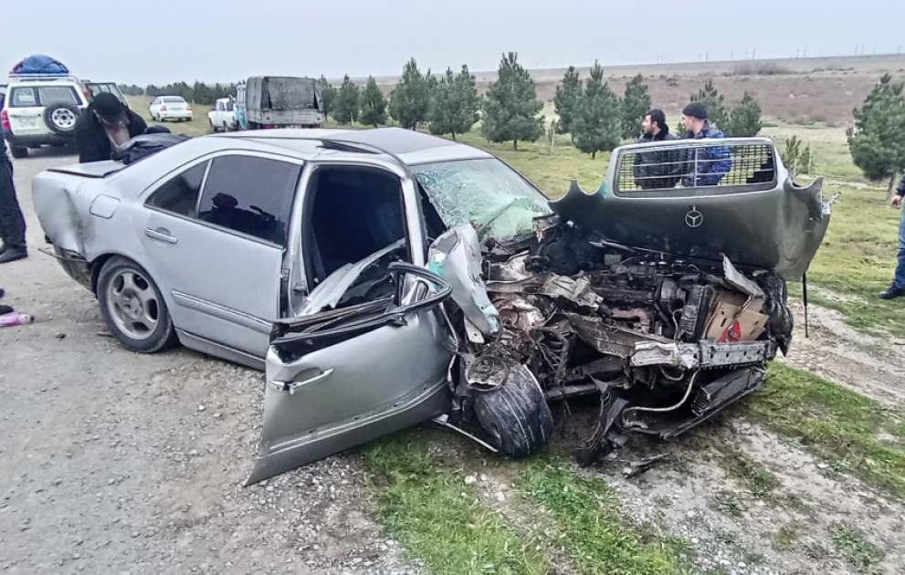 Hacıqabulda traktorla avtomobil toqquşub, yaralılar var