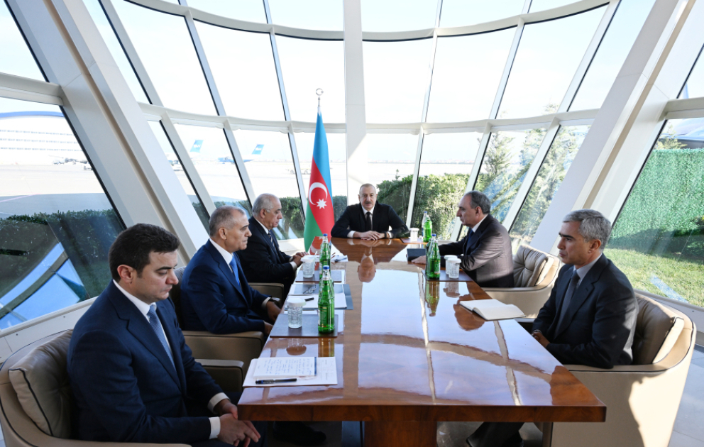 President Ilham Aliyev held meeting on plane crash