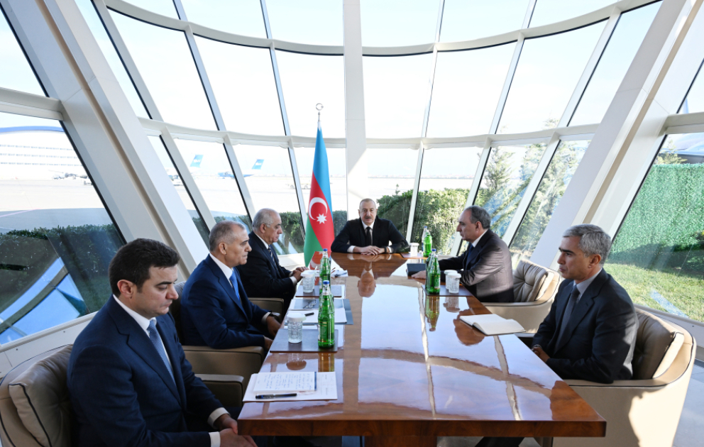 Prezident İlham Əliyev təyyarə qəzası ilə bağlı müşavirə keçirib