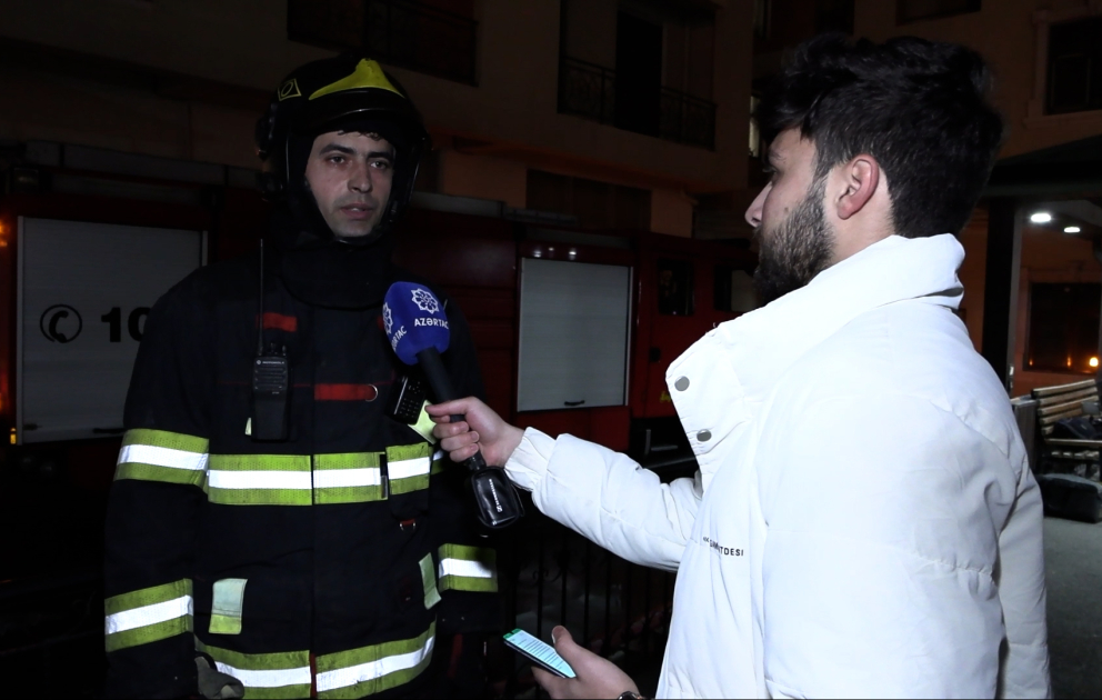 Çoxmərtəbəli yaşayış binasındakı yanğın söndürülüb