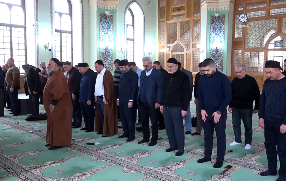 Təyyarə qəzasında həyatını itirənlərin ruhuna dualar oxunub