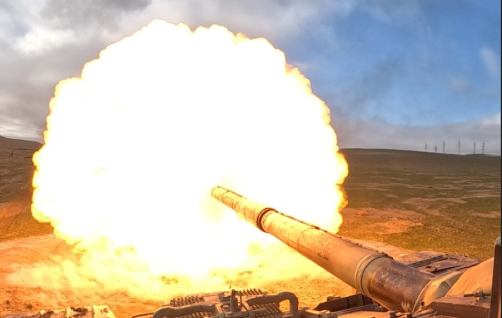 Tank bölmələri ilə döyüş atışlı taktiki təlim keçirilib