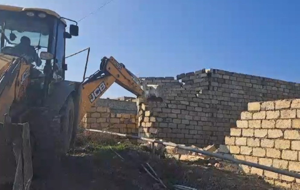 Masazırda inşa edilən qanunsuz tikili sökülüb