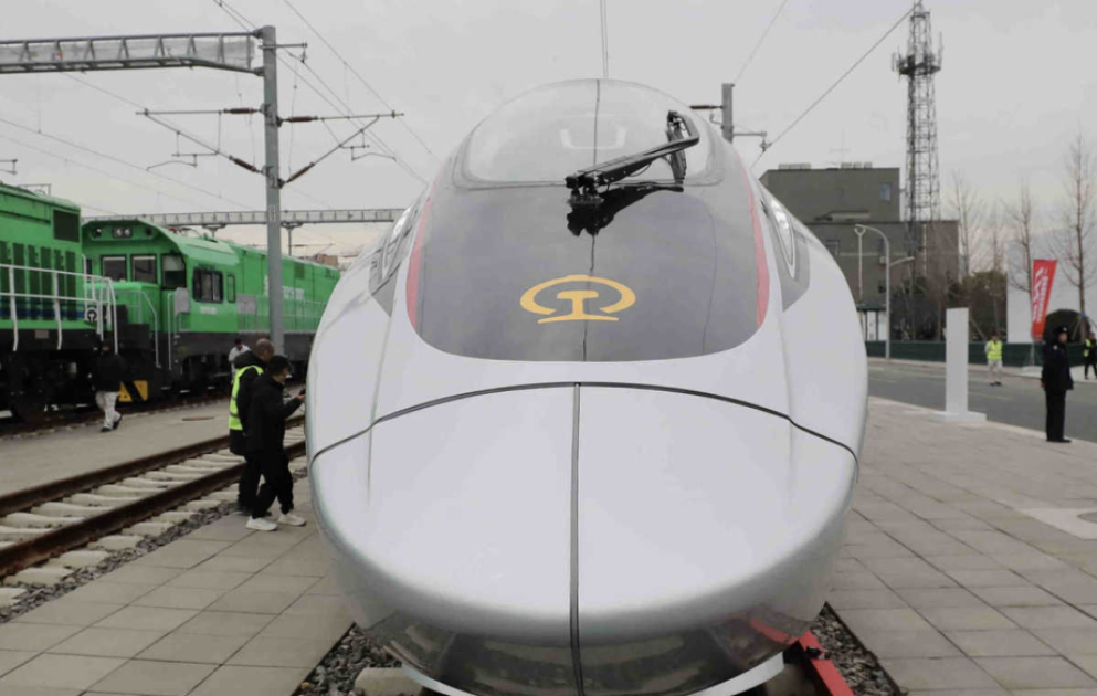 Çində sürəti saatda 450 kilometrə çatan qatarın prototipi hazırlanıb