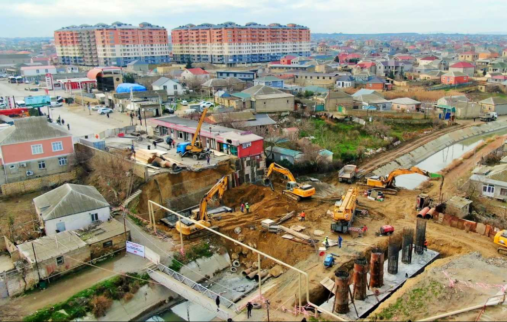 Sumqayıt şəhərini Saray qəsəbəsi ilə birləşdirən körpünün tikintisi davam edir