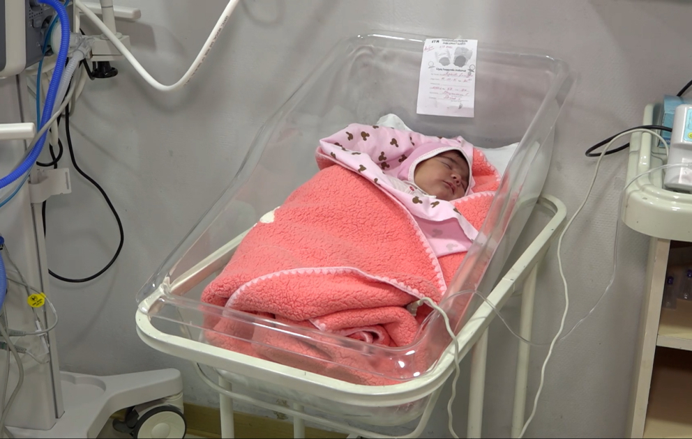 6 kiloqram çəkidə dünyaya gələn körpənin vəziyyəti necədir?