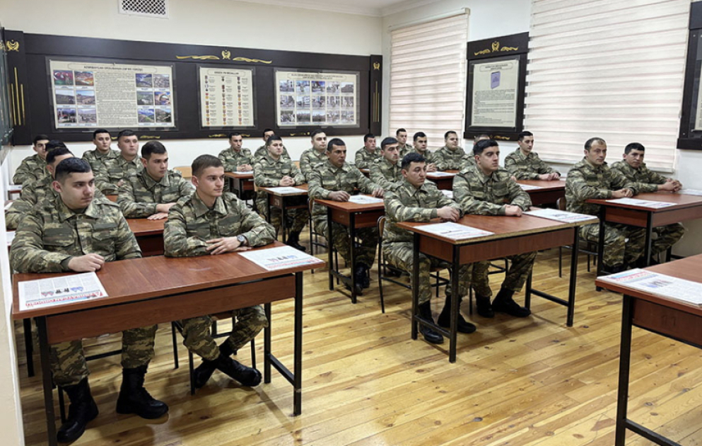 Training session with reservists continues