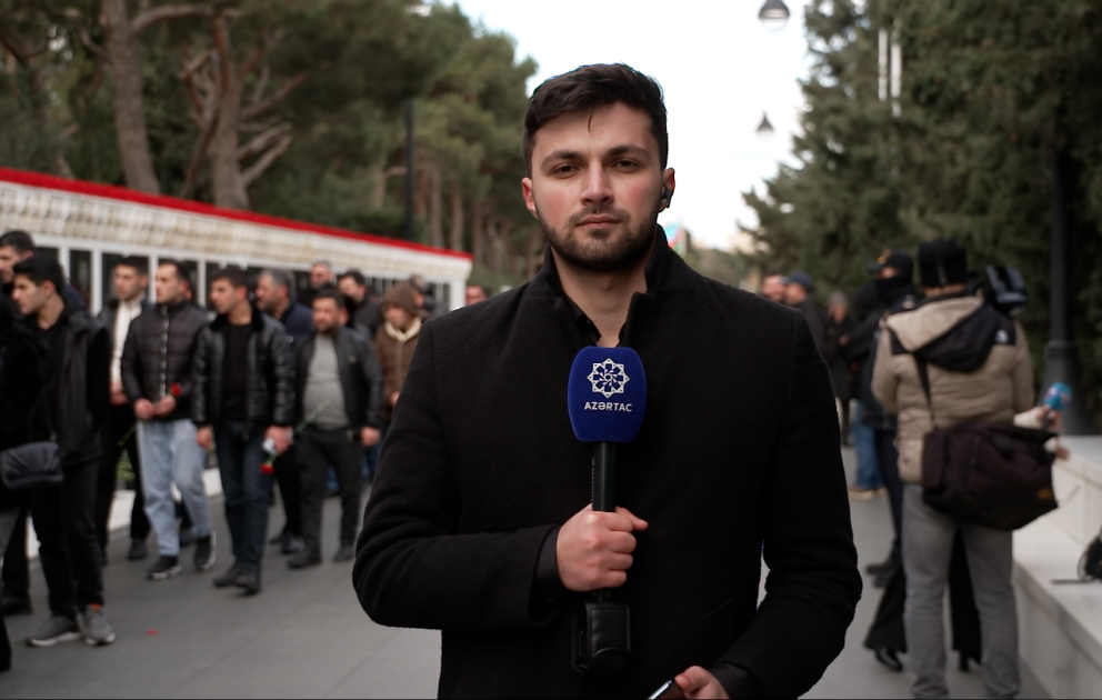 Xalq şəhidlərini yad edir