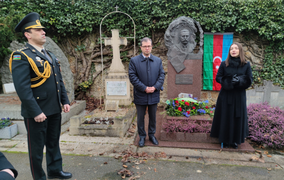 20 Yanvar şəhidlərinin xatirəsi Parisdə ehtiramla anılıb