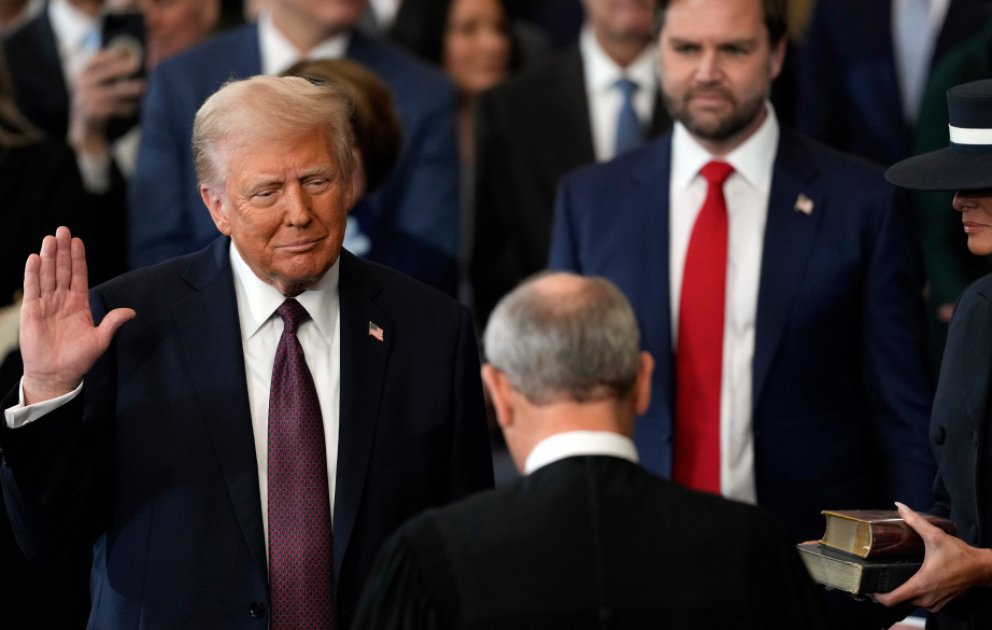 Donald Tramp ABŞ-ın yeni prezidenti qismində and içib
