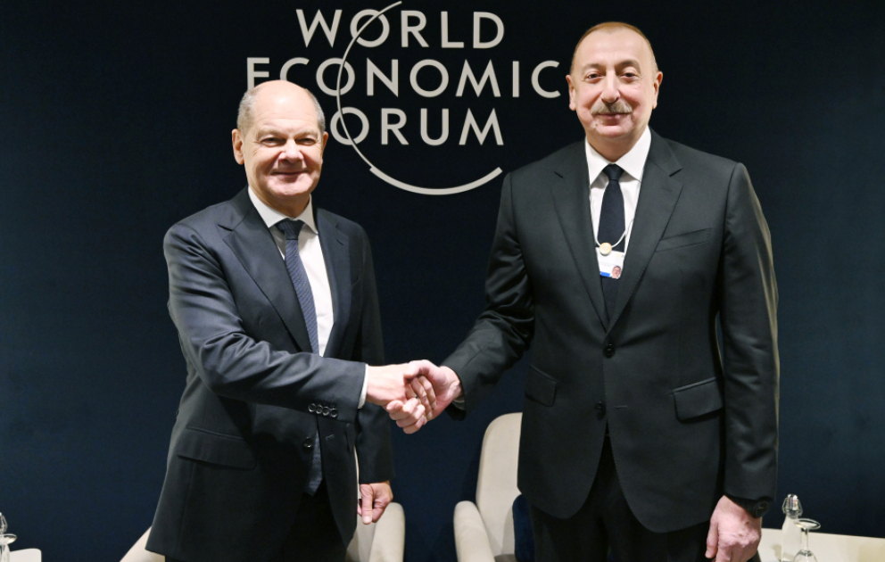 Präsident Ilham Aliyev trifft sich mit Bundeskanzler Olaf Scholz
