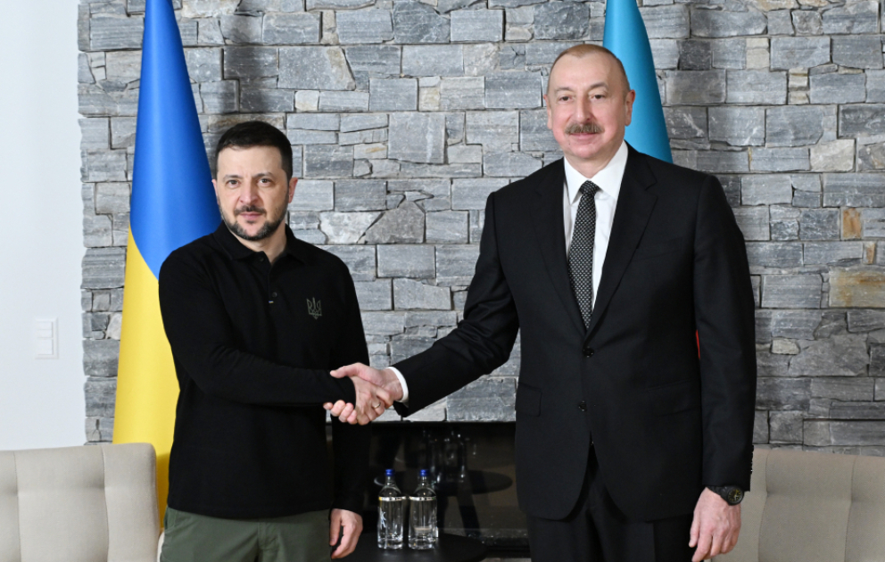 Präsident Ilham Aliyev Präsident Wolodymyr Selenskyj treffen sich in Davos