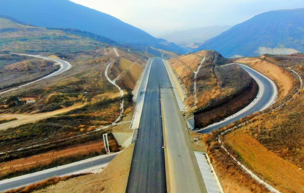 Əhmədbəyli-Füzuli-Şuşa yolunun beynəlxalq normalara uyğun tikintisi yekunlaşır