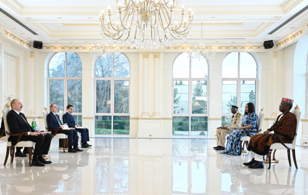 Neuer Botschafter von Guinea in Aserbaidschan überreicht Präsident Ilham Aliyev sein Beglaubigungsschreiben