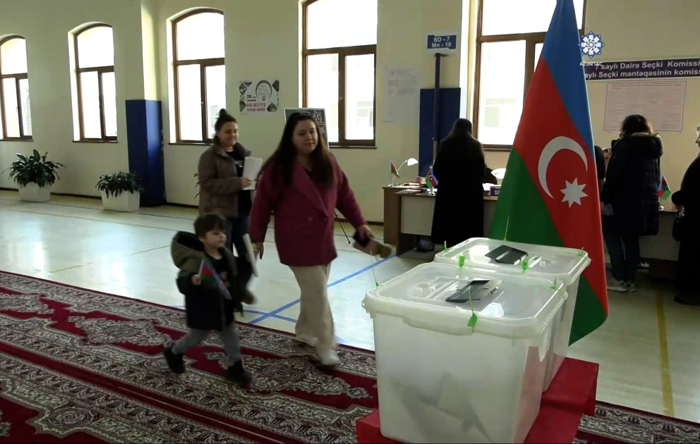 Səbail seçki dairəsində seçici fəallığı davam edir