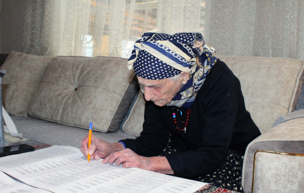 Astarada 101 yaşlı Məryəm nənə evində səs verib