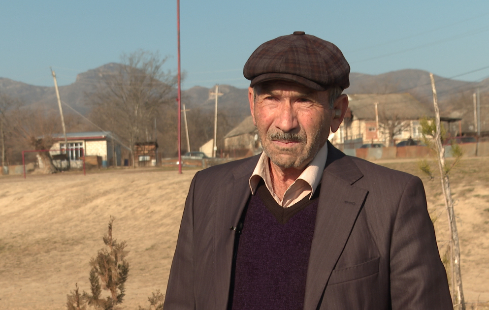 Sərhəd kəndinin sakini: Alnı açıq, gülərüzlə gəlib səs veririk