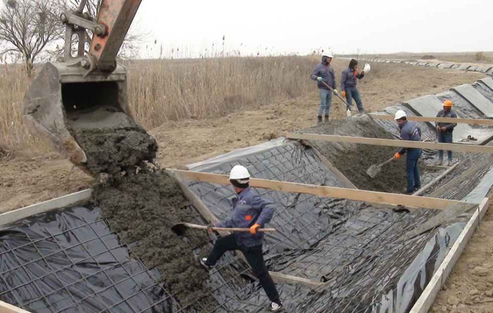 İmişlidə kanallar beton üzlüyə alınır
