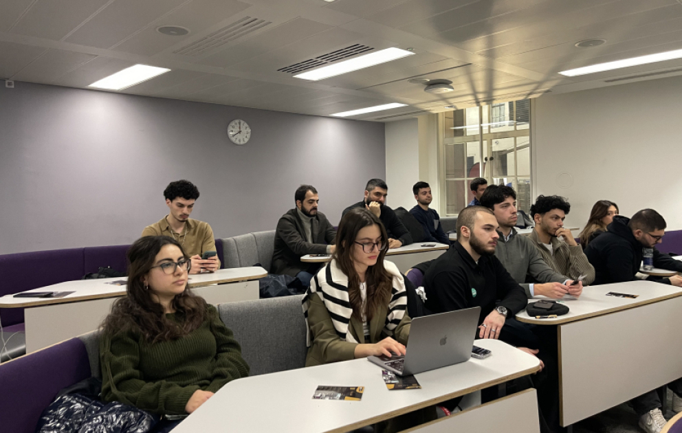 Londonda azərbaycanlı startapçılar və peşəkarlar təcrübələrini tələbələrlə bölüşüb