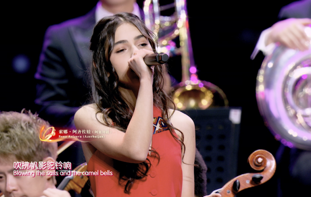 Azərbaycanlı məktəbli Çin Yeni ili qala-konsertində çıxış edib