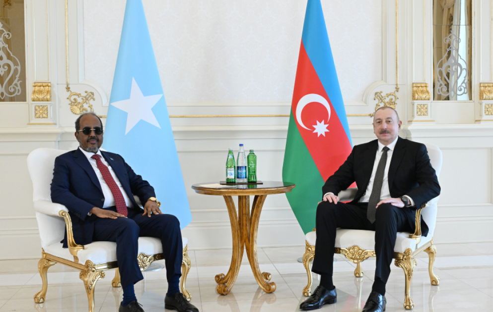 Präsident Ilham Aliyev und Präsident Hassan Sheikh Mohamud treffen sich unter vier Augen