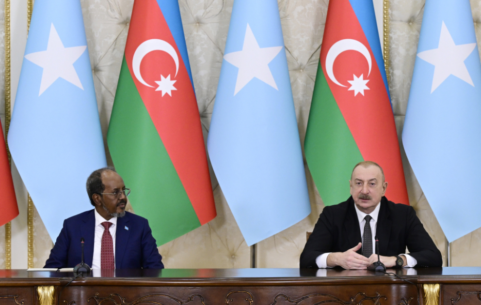 Les présidents azerbaïdjanais et somalien font des déclarations à la presse