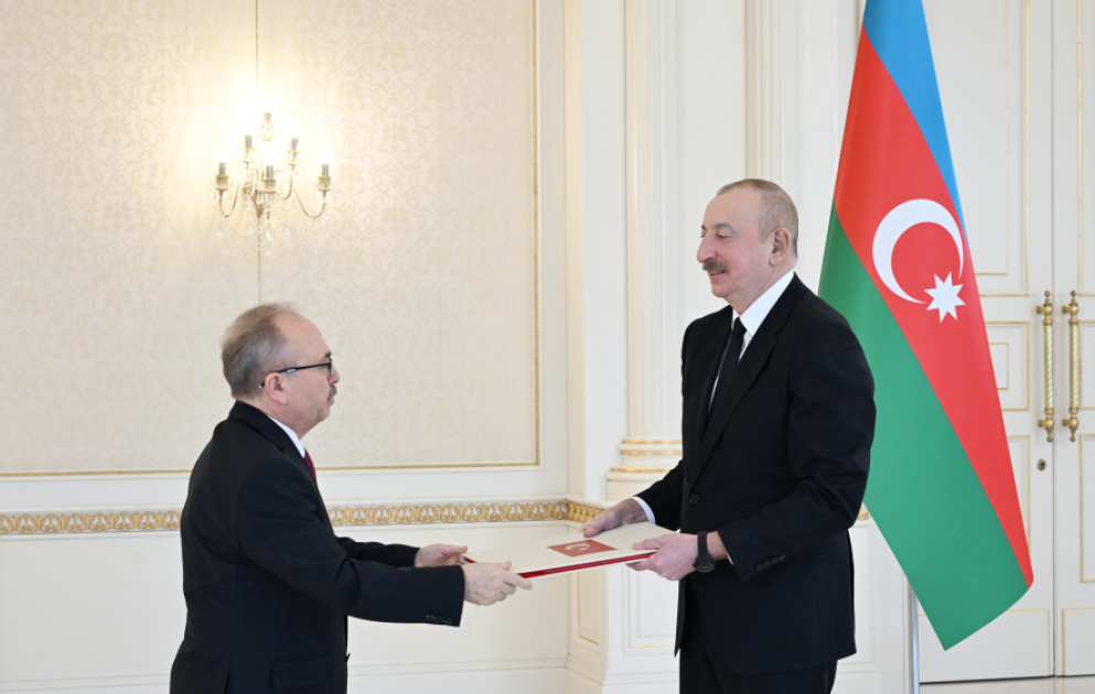 Президент Ильхам Алиев принял верительные грамоты новоназначенного посла Турции в Азербайджане