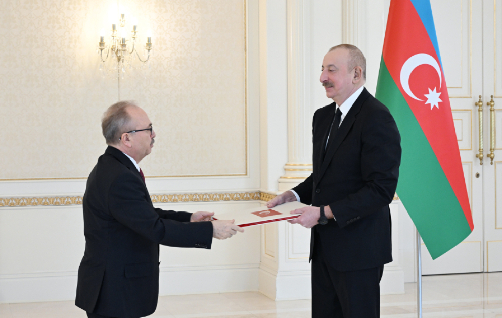 Präsident Ilham Aliyev empfängt neuen türkischen Botschafter zur Übergabe seines Beglaubigungsschreibens