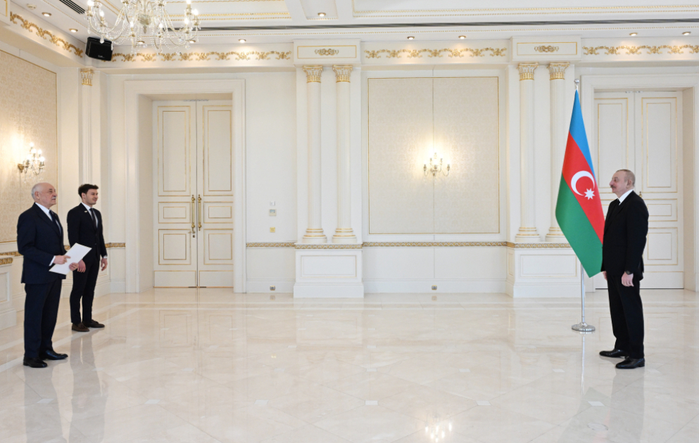 Präsident Ilham Aliyev empfängt neuen paraguayischen Botschafter zur Übergabe seines Beglaubigungsschreibens
